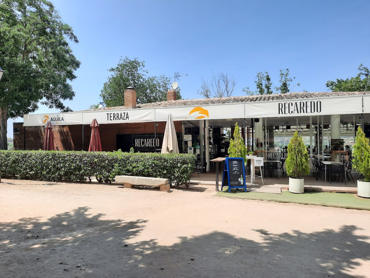 Descubre cómo Toledo se luce en FITUR 2025 y por qué Terraza Recaredo se ha convertido en un referente gastronómico con las mejores vistas de la ciudad. Disfruta de nuestra nueva carta y vive la experiencia de Toledo al aire libre.
