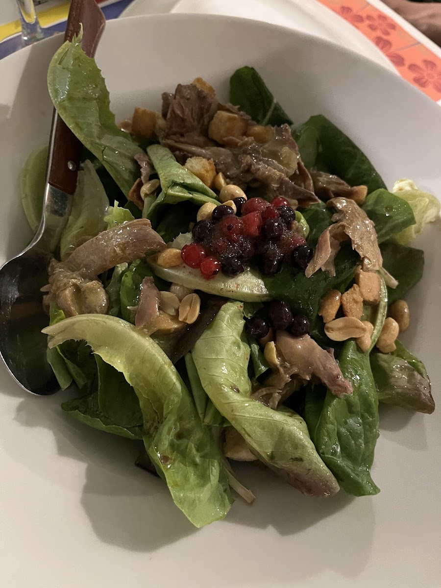 Nuestra tradicional Ensalada de Perdiz escabechada con granada y cacahuetes