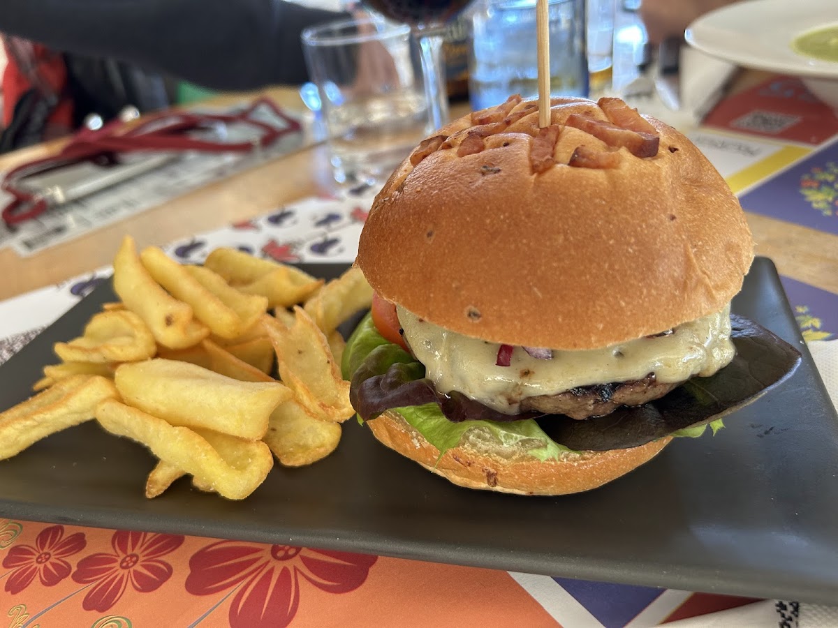 Nuestra Hamburguesa de Ternera madurada con queso Havarti fundido